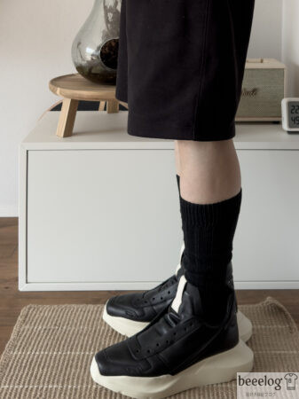 GU ハイソックスをショーツに合わせた着用画像