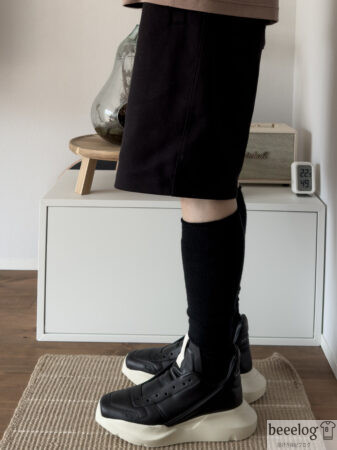 ROTOTO シティハイソックスをショーツに合わせた着用画像