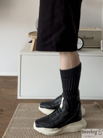 MARQUEE PLAYER ハイソックスをショーツに合わせた着用画像